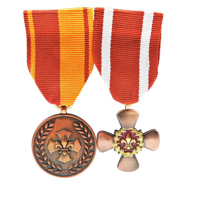 Pingat Tentera Tentera Uae Bersalut Emas